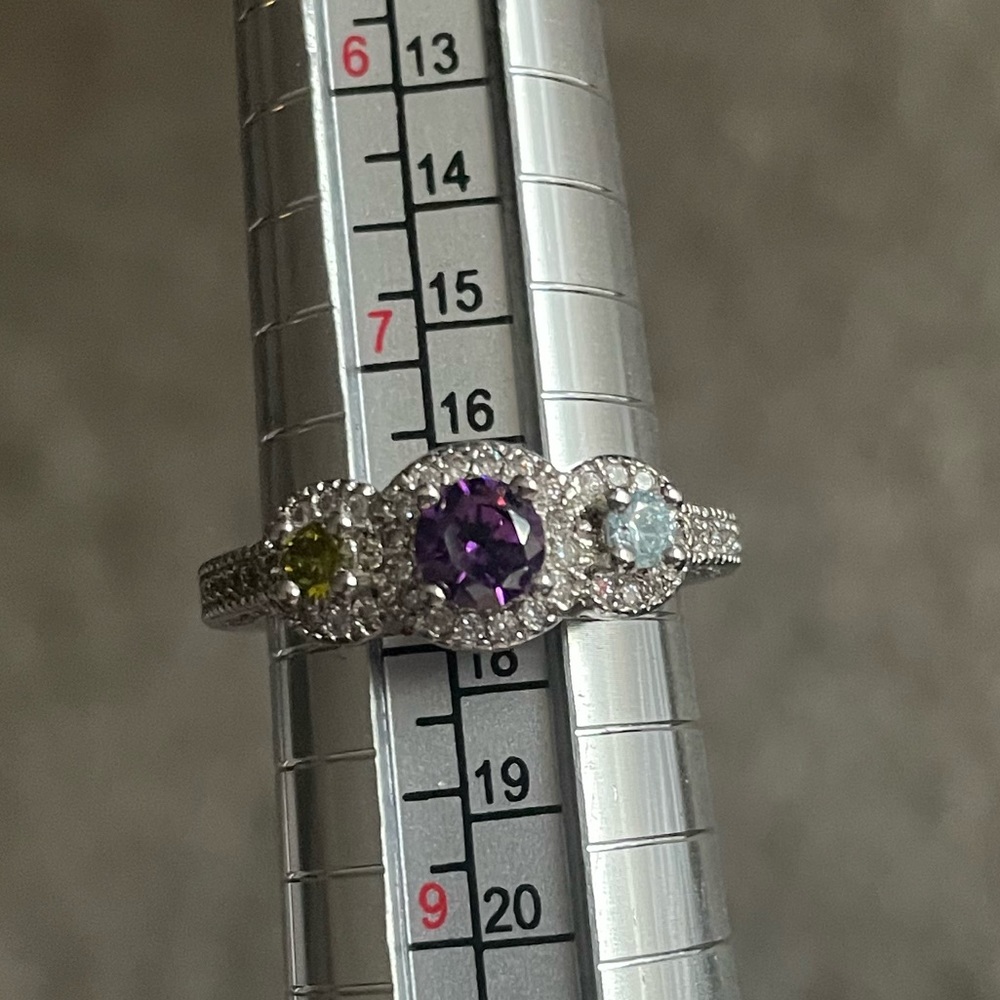 💛 2/$20 💛 Fragrant Jewels ring. Sz 8